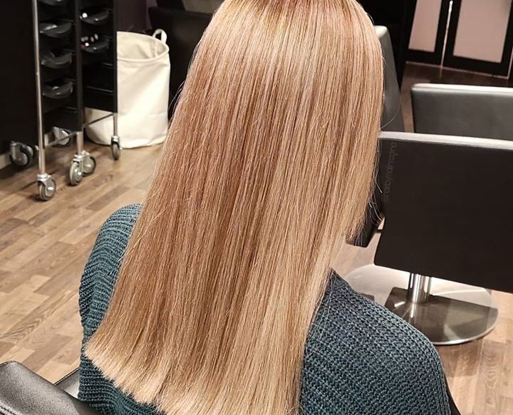 Lysere, mer mot sin naturlige hårfarge. Frisør: Malin @ Glam AS